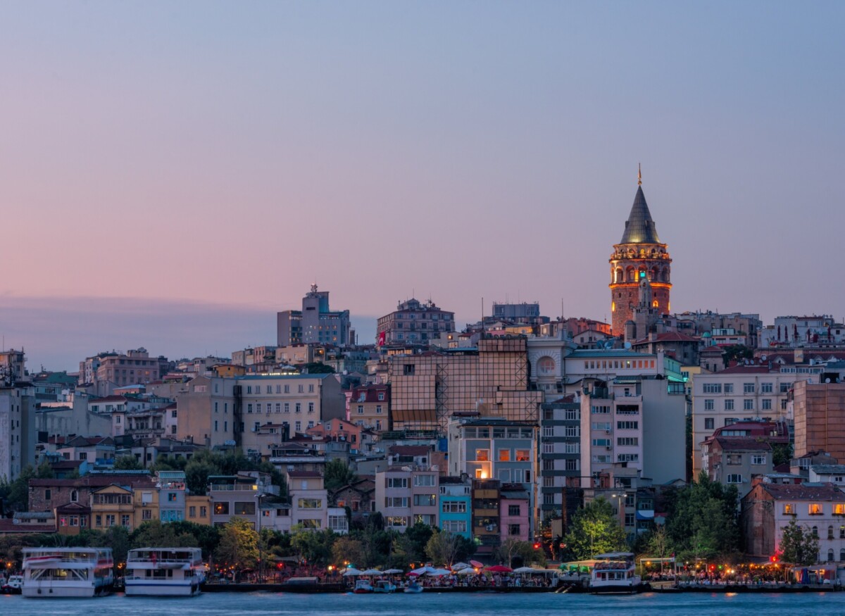 イスタンブールのデートスポット カラキョイと歴史あるガラタ塔 癒しと旅とトルコと Healing Travel Turkey